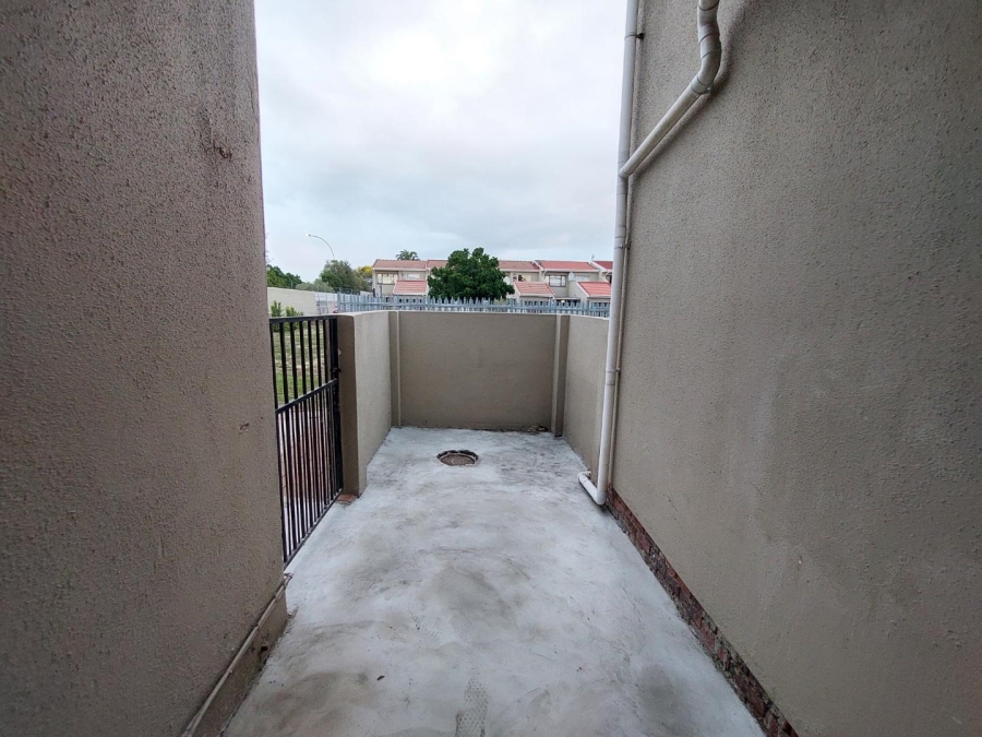 To Let 3 Bedroom Property for Rent in Bracken Heights Western Cape